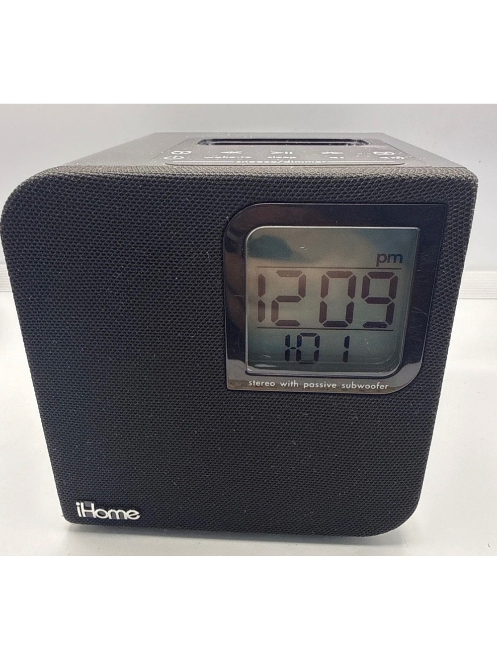 iHome iH12B Black Clock Radio Ipod Dock Stereo Speakers Alarm FM/AM